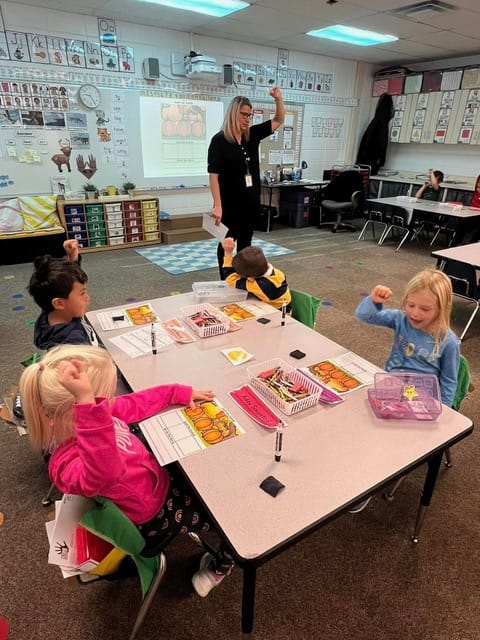 Legacy Elementary School teacher Sandy Lingren conducts a word-mapping phonics literacy lesson with her class