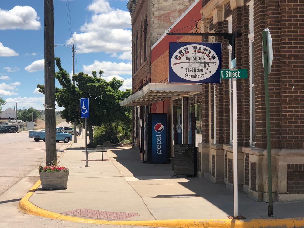 SPECIAL REPORT How four S.D. small towns are managing change Lemmon, ster, Edgemont and