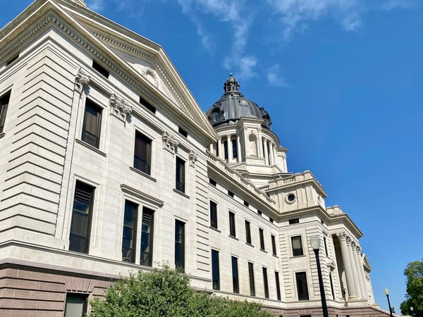Fact brief: Does South Dakota have the smallest state capital city?